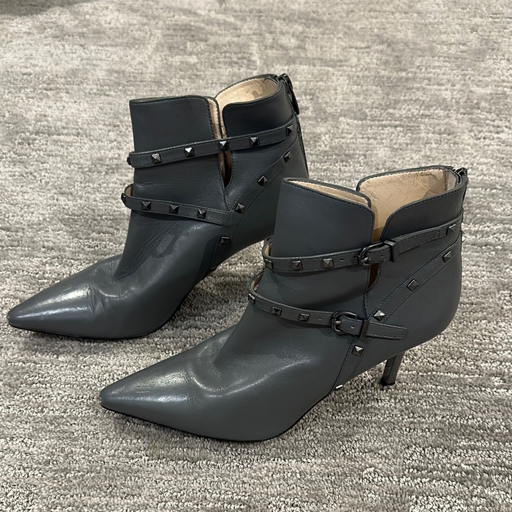 Nine West Gray Ankle Boots with Pointed Toe and Heel